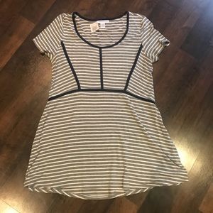 NWT* Motherhood tunic top